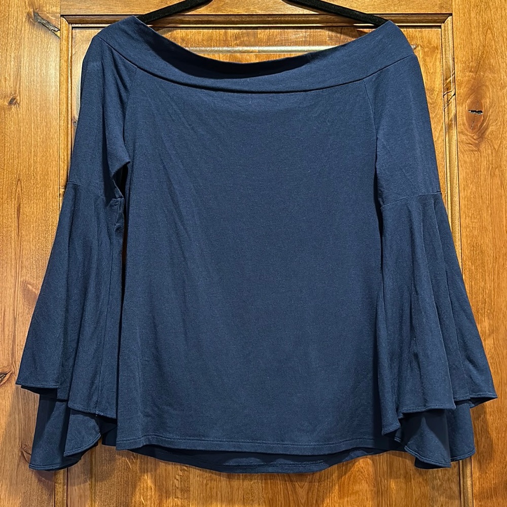 Dark blue off the shoulder flowy sleeved shirt!